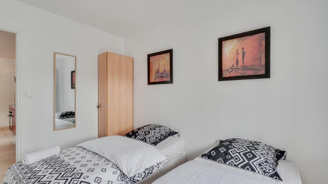 Chic Apart With Parking Near Paris Apartment โอแบวีลีเย ภายนอก รูปภาพ
